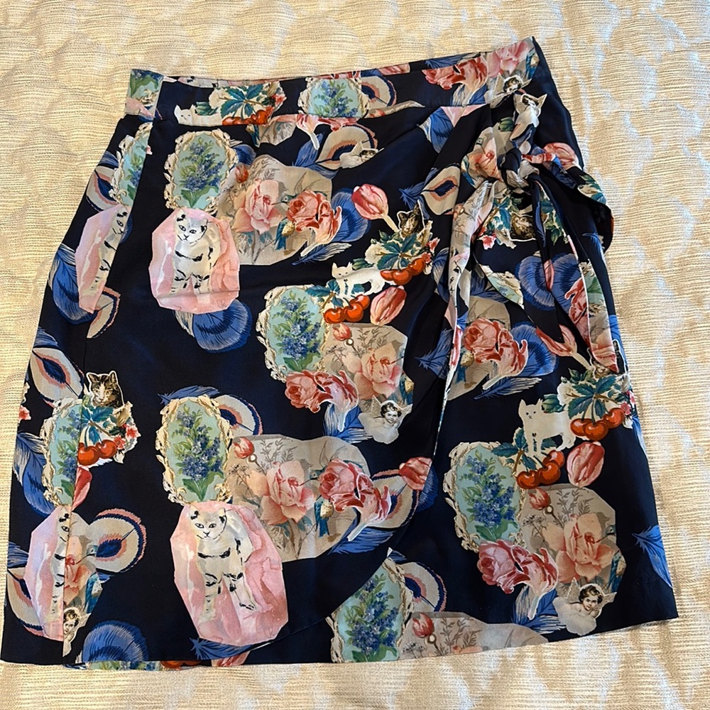 Anthropologie, silk skirt, lovely cat, an angel, print, guesstimating size 10!